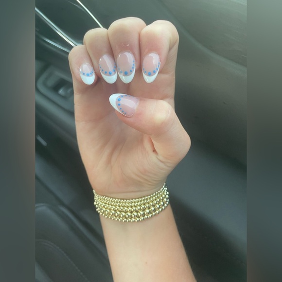 Meet your Posher, Aubrie - Picture 2 of 2